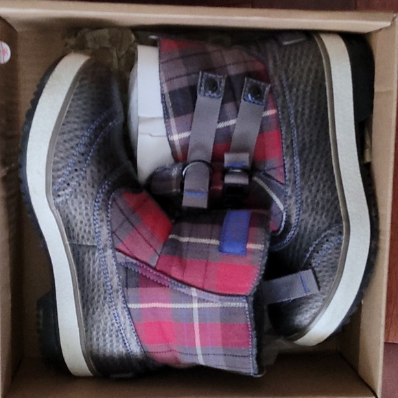 💖HOST PICK💖 UGG Marrais Waterproof Boots - Picture 12 of 12